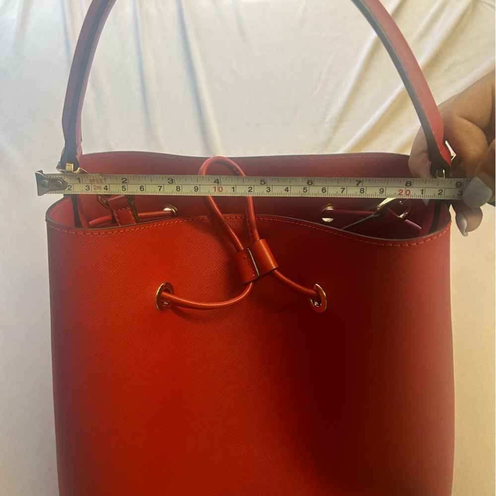 Michael Kors red leather bucket bag - Picture 5 of 6